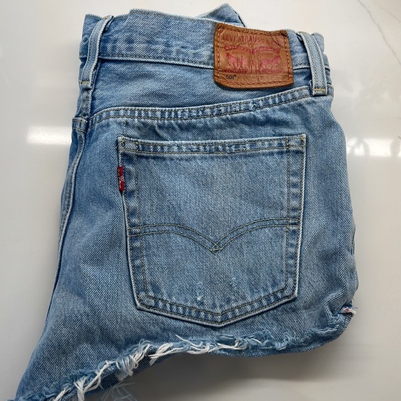 Levi 501 jean shorts - Picture 2 of 8